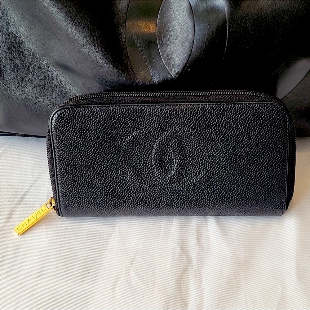 100% authentic CHANEL caviar leather long wallet